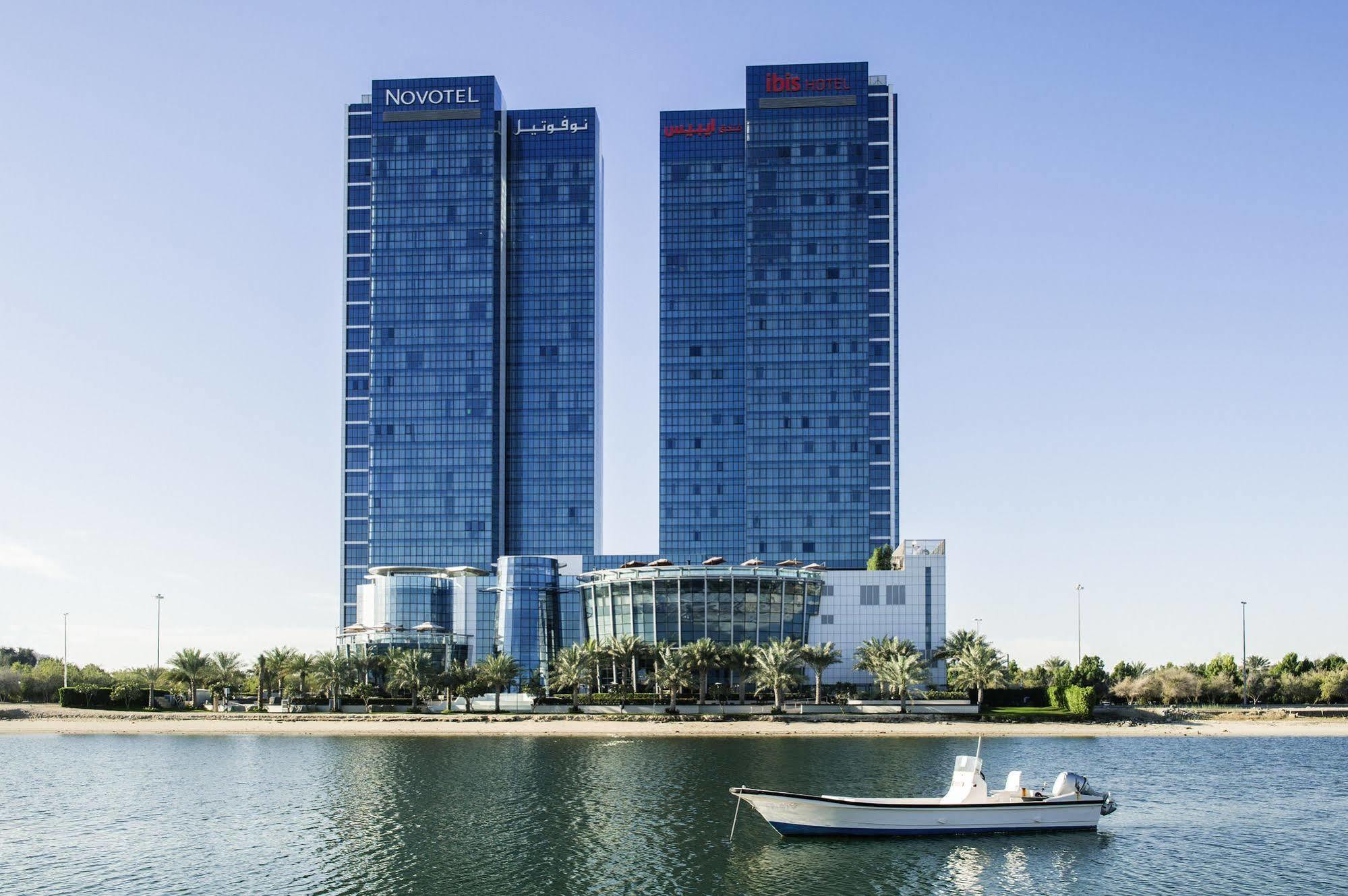 Отель Ibis Abu Dhabi Gate Экстерьер фото